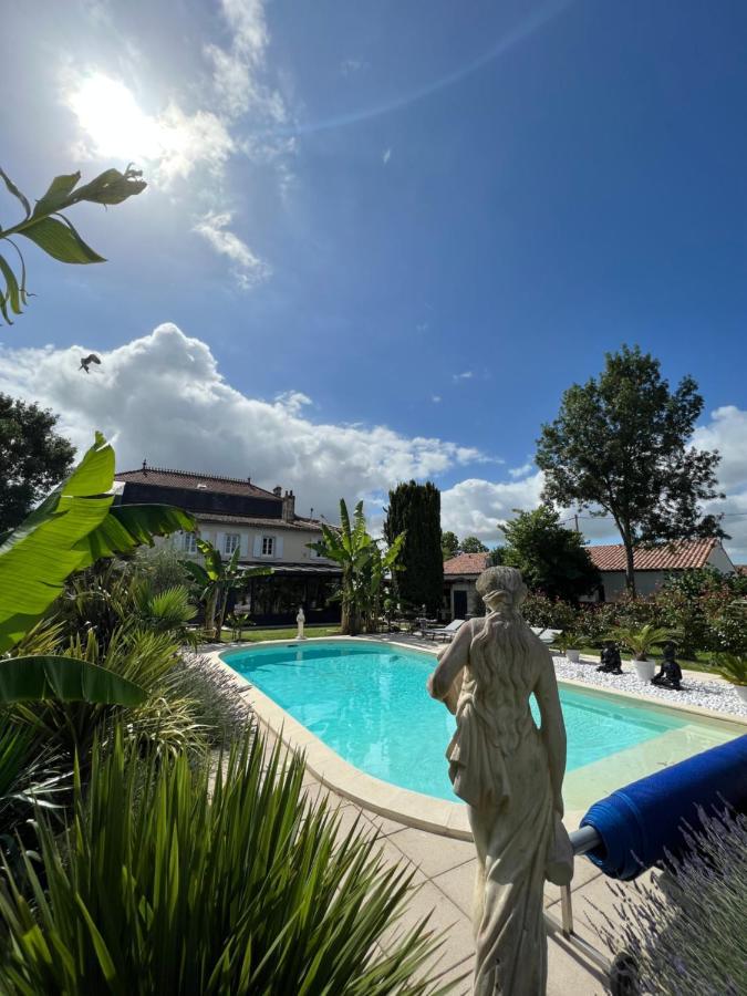 Chambres D'Hotes Dans Maison De Maitre Chaniers Exteriör bild