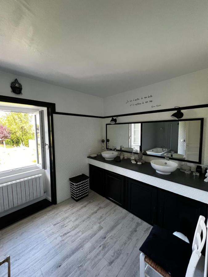 Chambres D'Hotes Dans Maison De Maitre Chaniers Exteriör bild