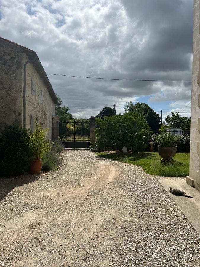 Chambres D'Hotes Dans Maison De Maitre Chaniers Exteriör bild